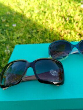 2 PR OF SUNGLASSES NEW IN PK HB